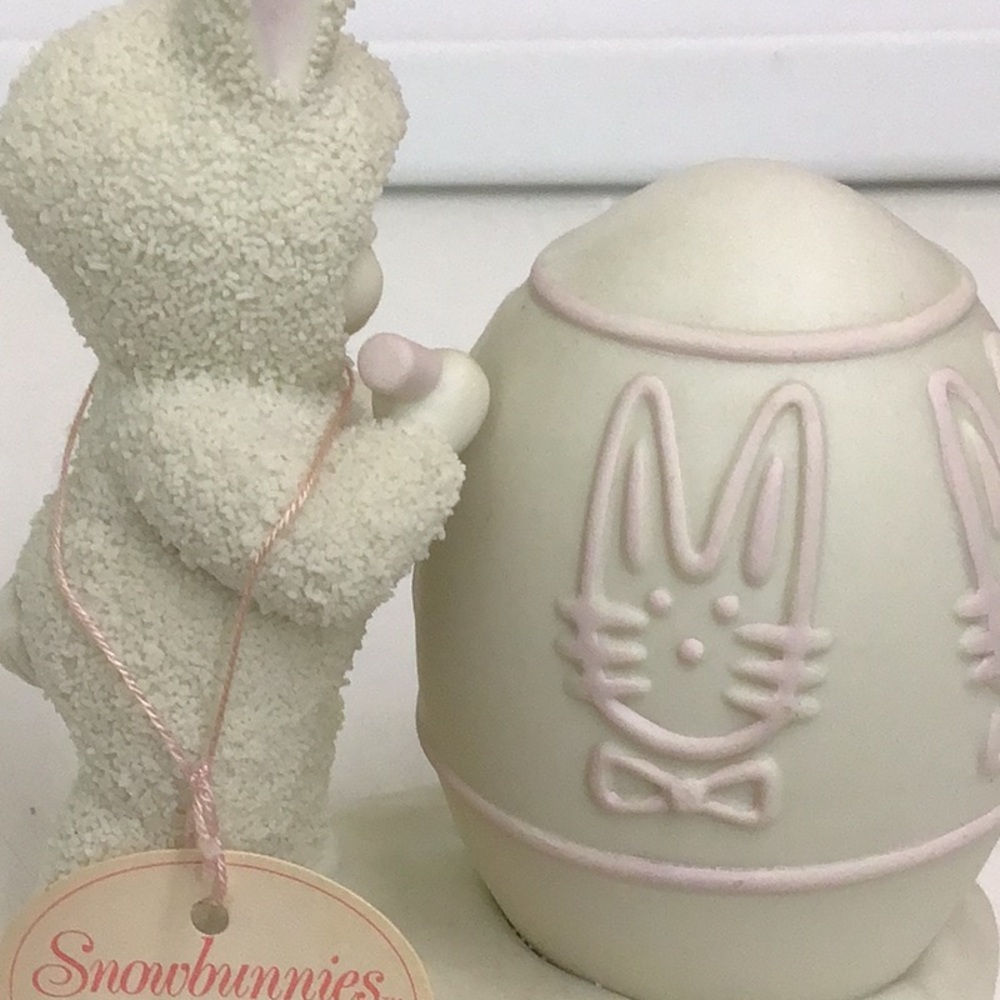 EASTER BUNNY BY SNOWBUNNIES DEPARTMENT 56 - Picture 7 of 8